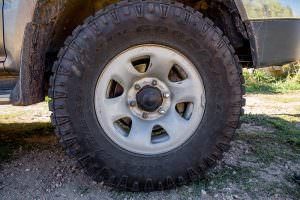 Roadside wheel stud replacement